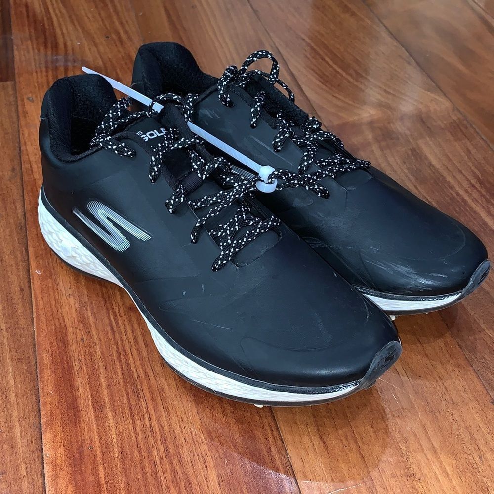 Skechers women’s Black Athletic Golf cleats Sneakers with White Accents size 7.5